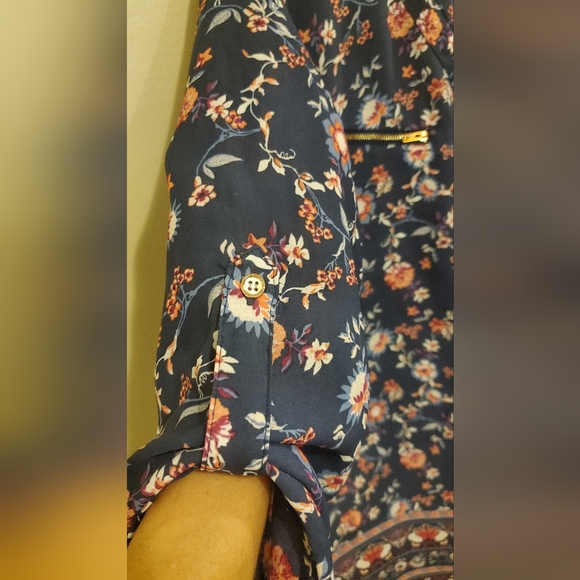 Floral blouse - Picture 3 of 7